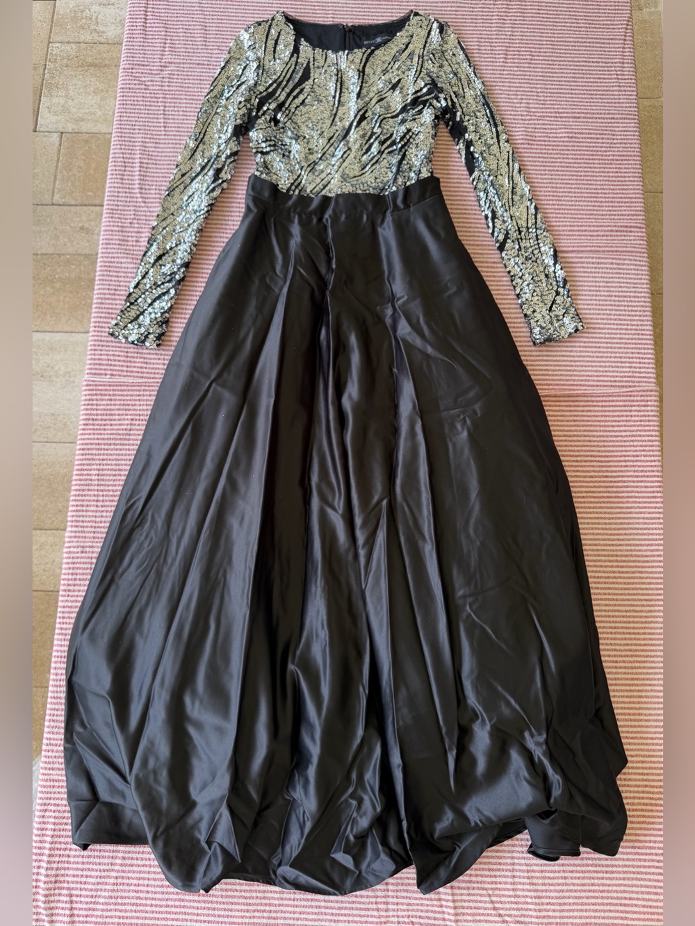Betsy & Adam Sequin Long Sleeve A Line Ball Gown 8 Black Silver Formal Dress